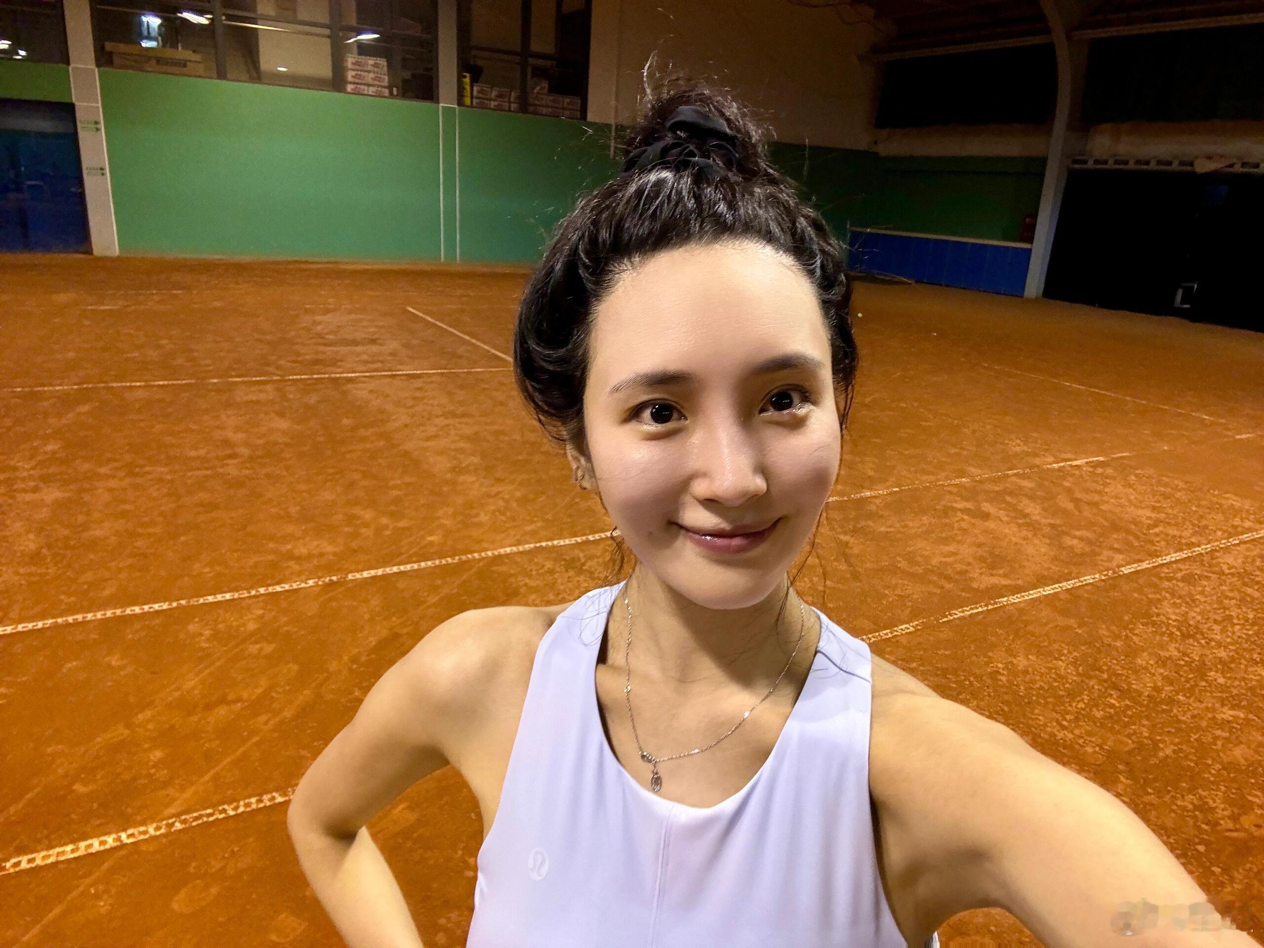 王紫璇 🎾 夏日网球风穿搭，做高能量女孩 ​​​