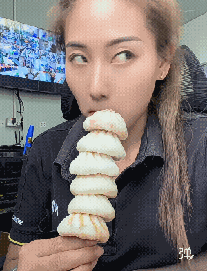 丫头!你这饭量太惊人了，一口就吃饱了。一个放我嘴里我都转不过弯头![捂脸]