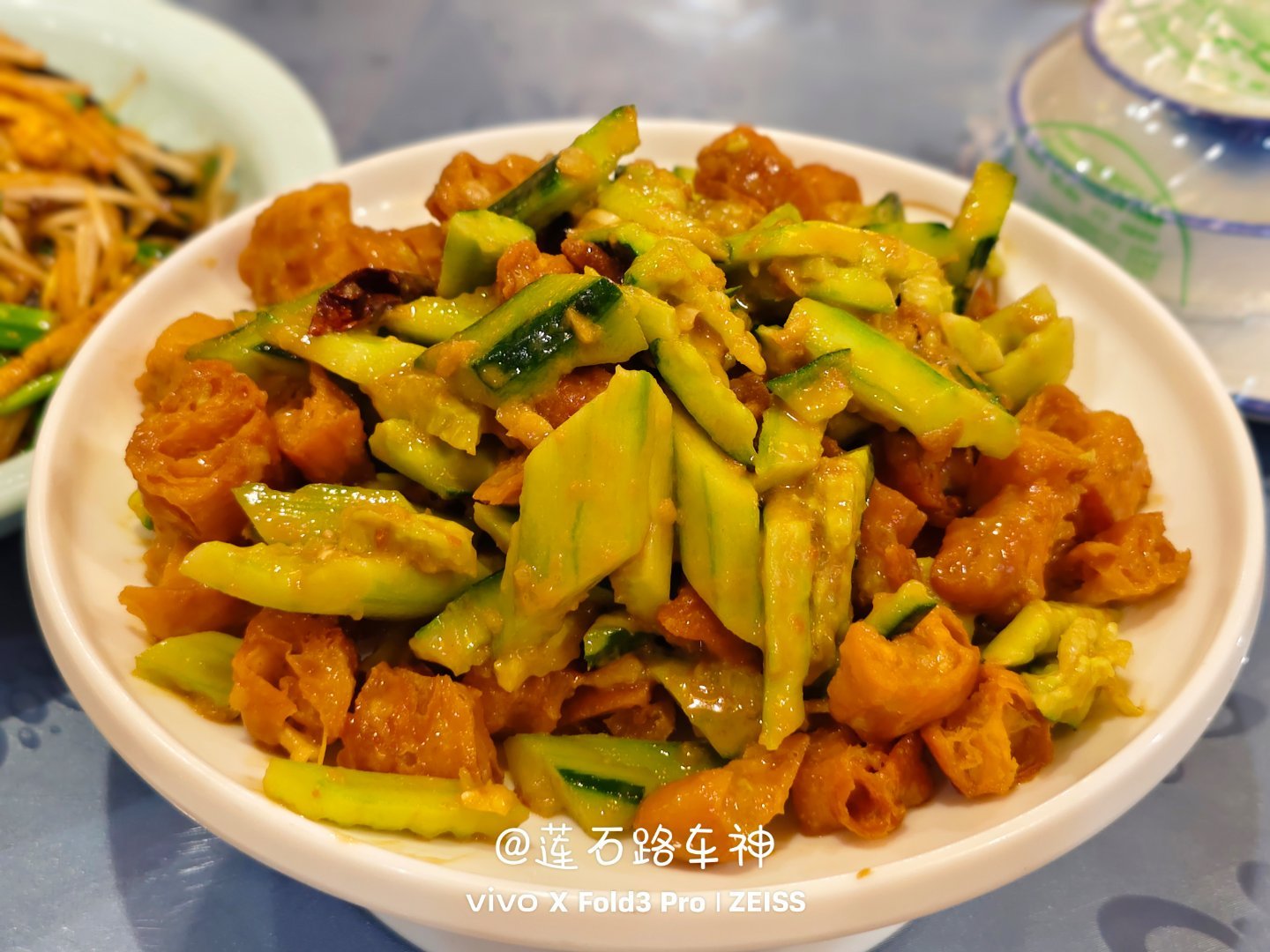 路过德州跟兄弟一起吃个饭，这饭馆是真不赖！又好吃又便宜！尤其那个黄瓜拌油条实在是