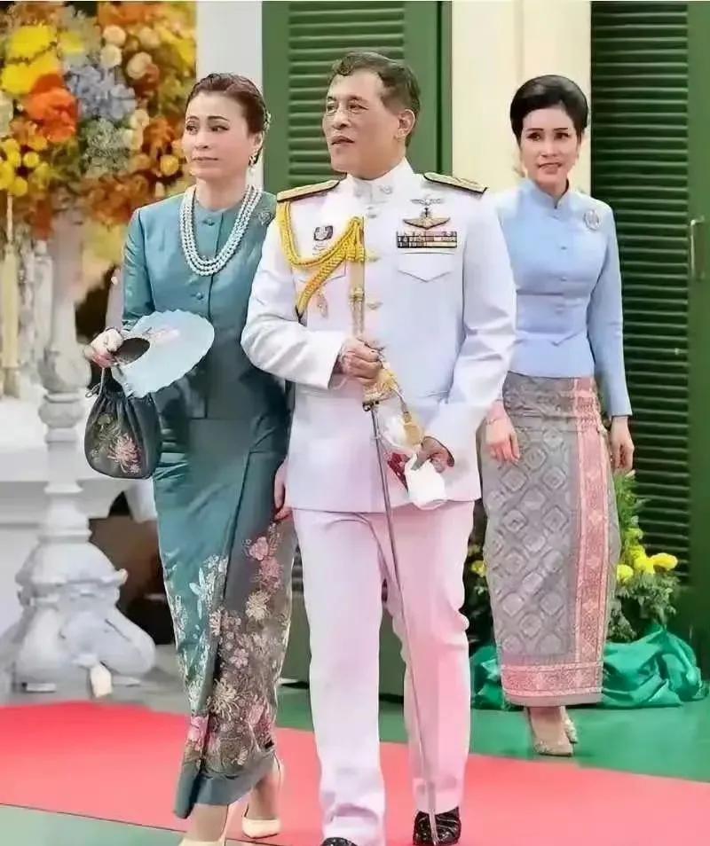 泰国国王，妻与妾区别还是蛮大。