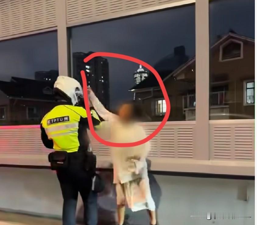 看着都急，你是执法人员，代表着国家法律，光“温柔”没有力度的执法，最终损害的是法