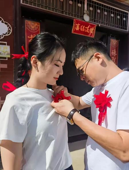 昨天参加了同学儿子的婚礼，简直颠覆三观，惊掉下巴！没有铺张浪费，没有摆阔气，没有