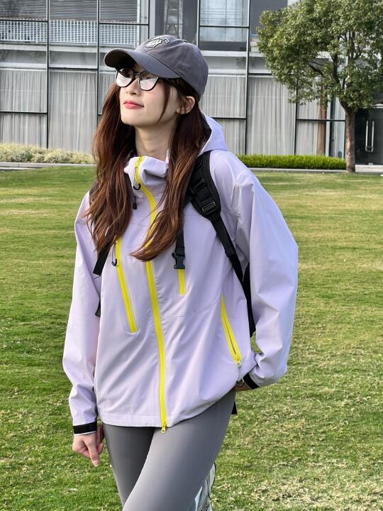 出门被问爆的浅春系冲锋衣，真的太显白了！