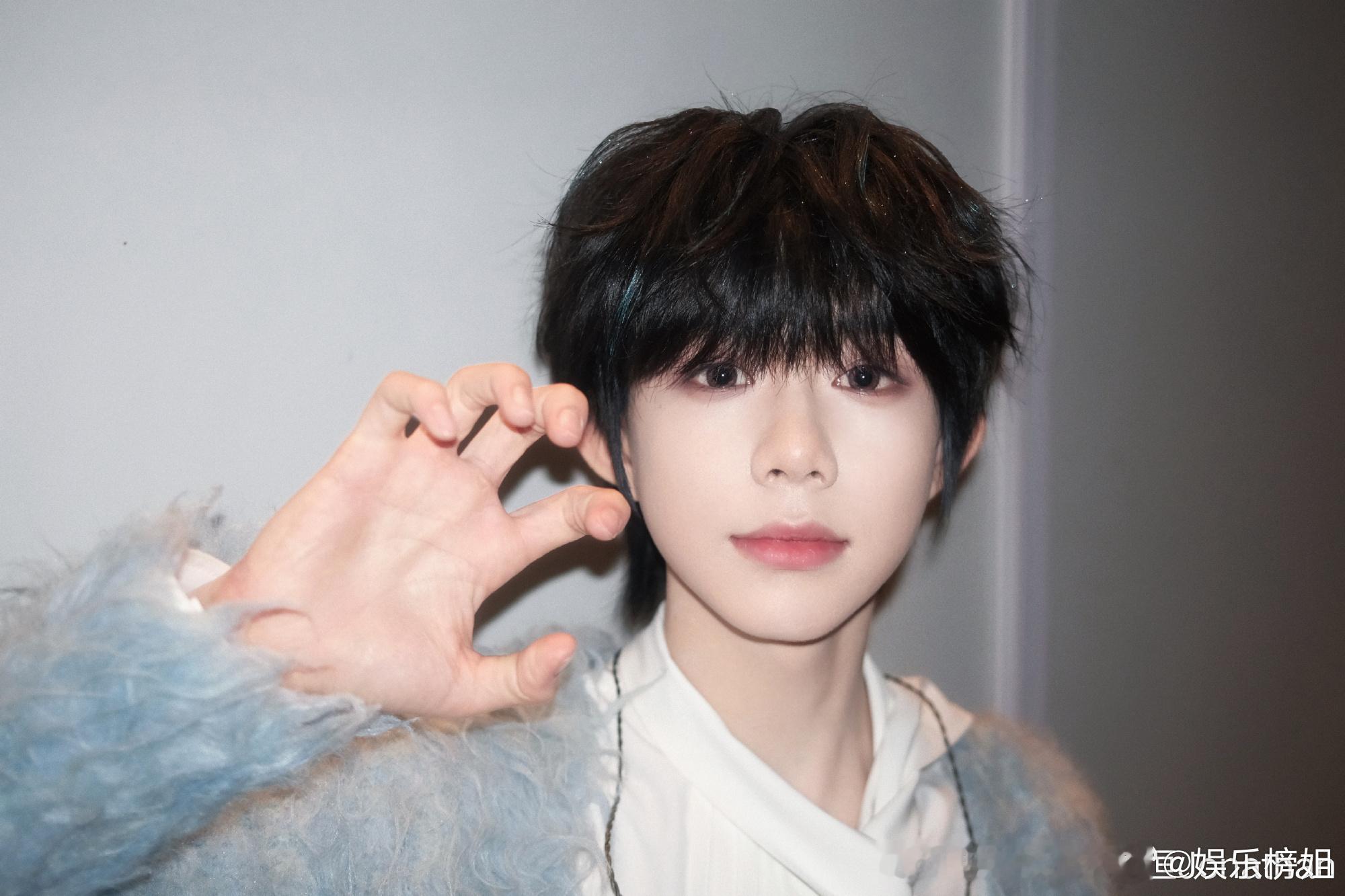 陈奕恒下次让你们看到更好的我 陈奕恒发文：“虽然我的舞台不多，但是我会尽量把我的