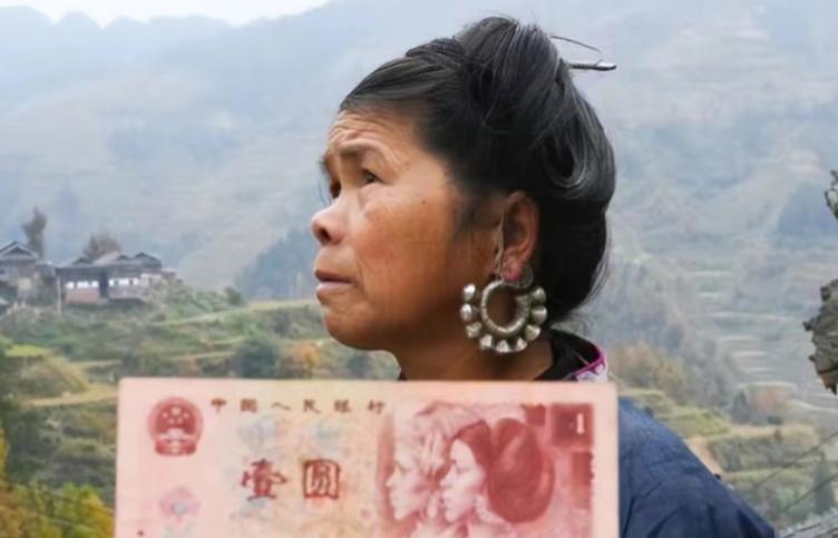 人民币上有她，她却没有人民币，”1987年，一位侗族姑娘因为长得太美，被印到人民