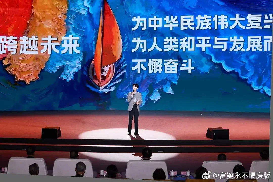 有点太🐮了，人民日报专访+海外版署名文章，国台办多次公开点赞支持，官方认证的两