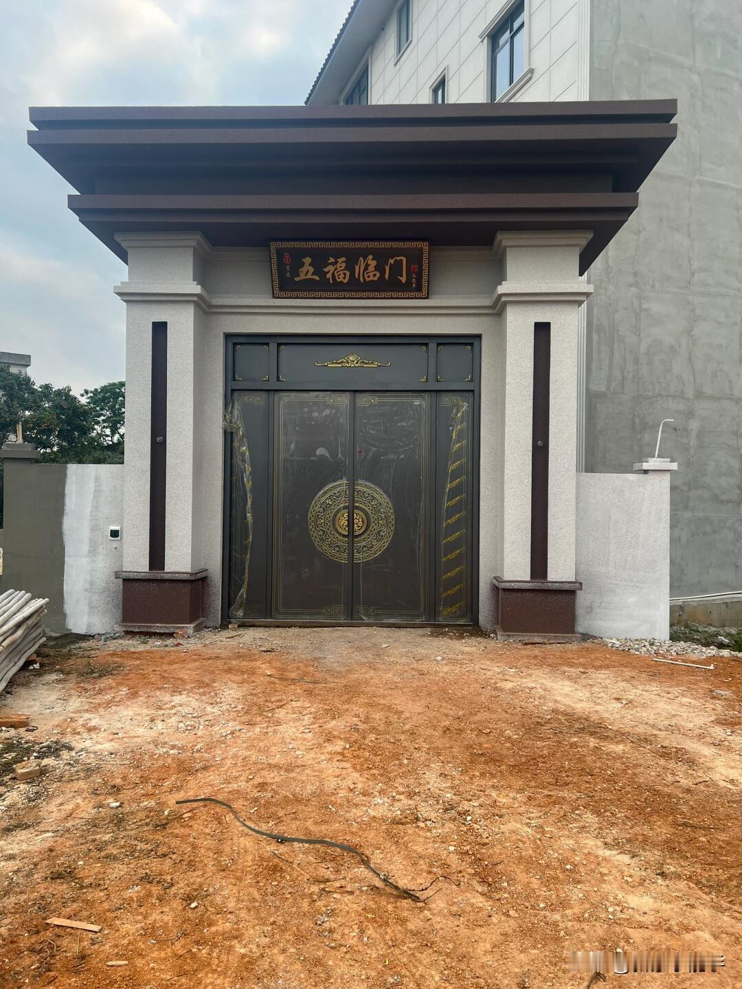 在农村，真的特别好面子，从起房子到装修，就可以很清楚体验出来！
农村的房子，别人