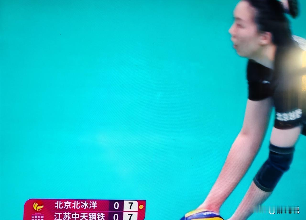 五连胜，但江苏队庆功宴上没人敢坐主位。
因为那个位置，得留给拦网数据表。
吴梦洁