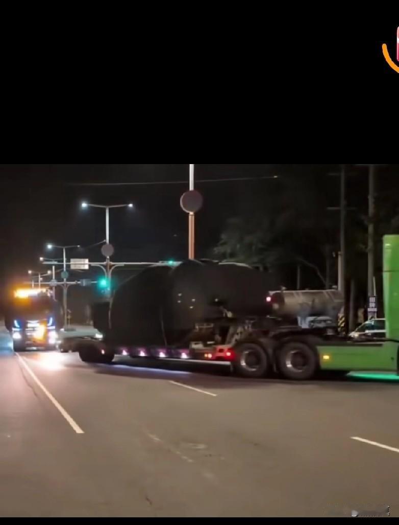 美国可以光明正大，肆无忌惮的卖各种武器给湾湾。而东大正常跟伊朗做点生意都要被制裁