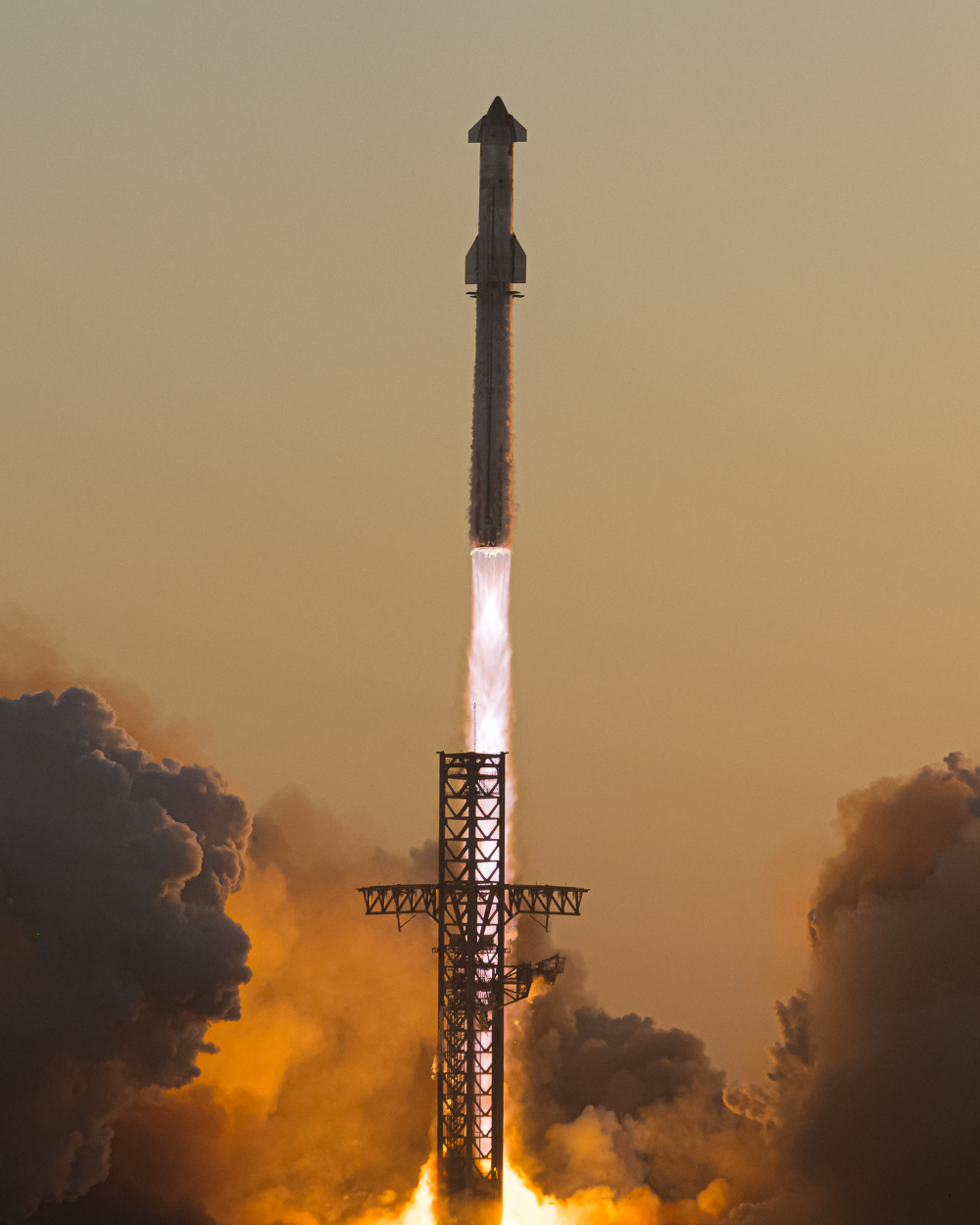 6月4日，马斯克发文称：明年，SpaceX来自太空的商业收入将超过NASA的全部