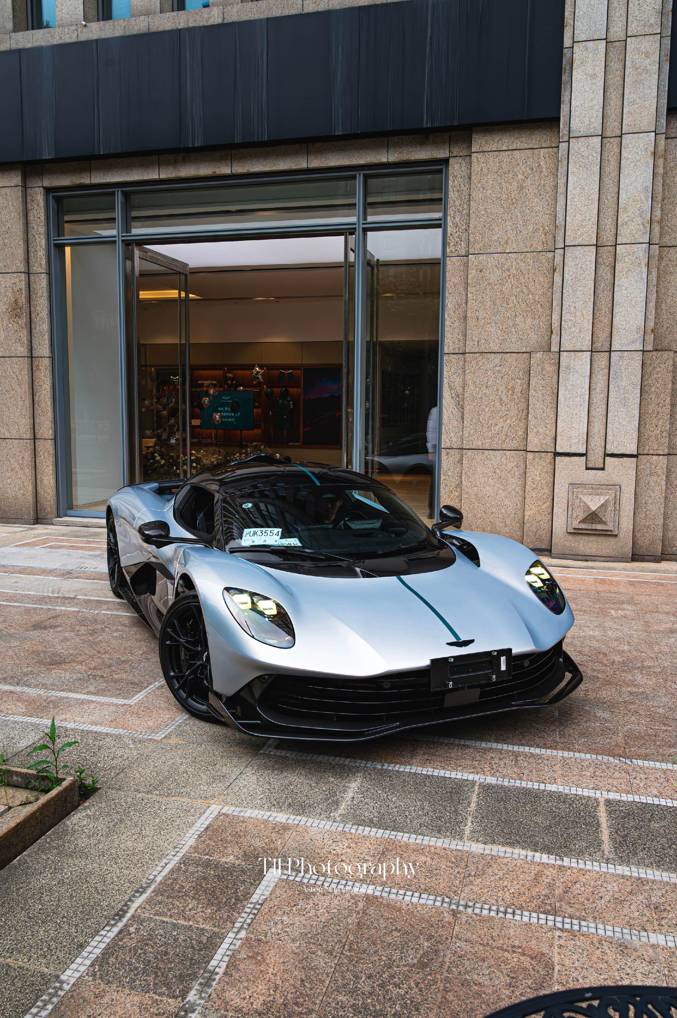 大陆第二台Valhalla交付。Aston Martin Valhal...
