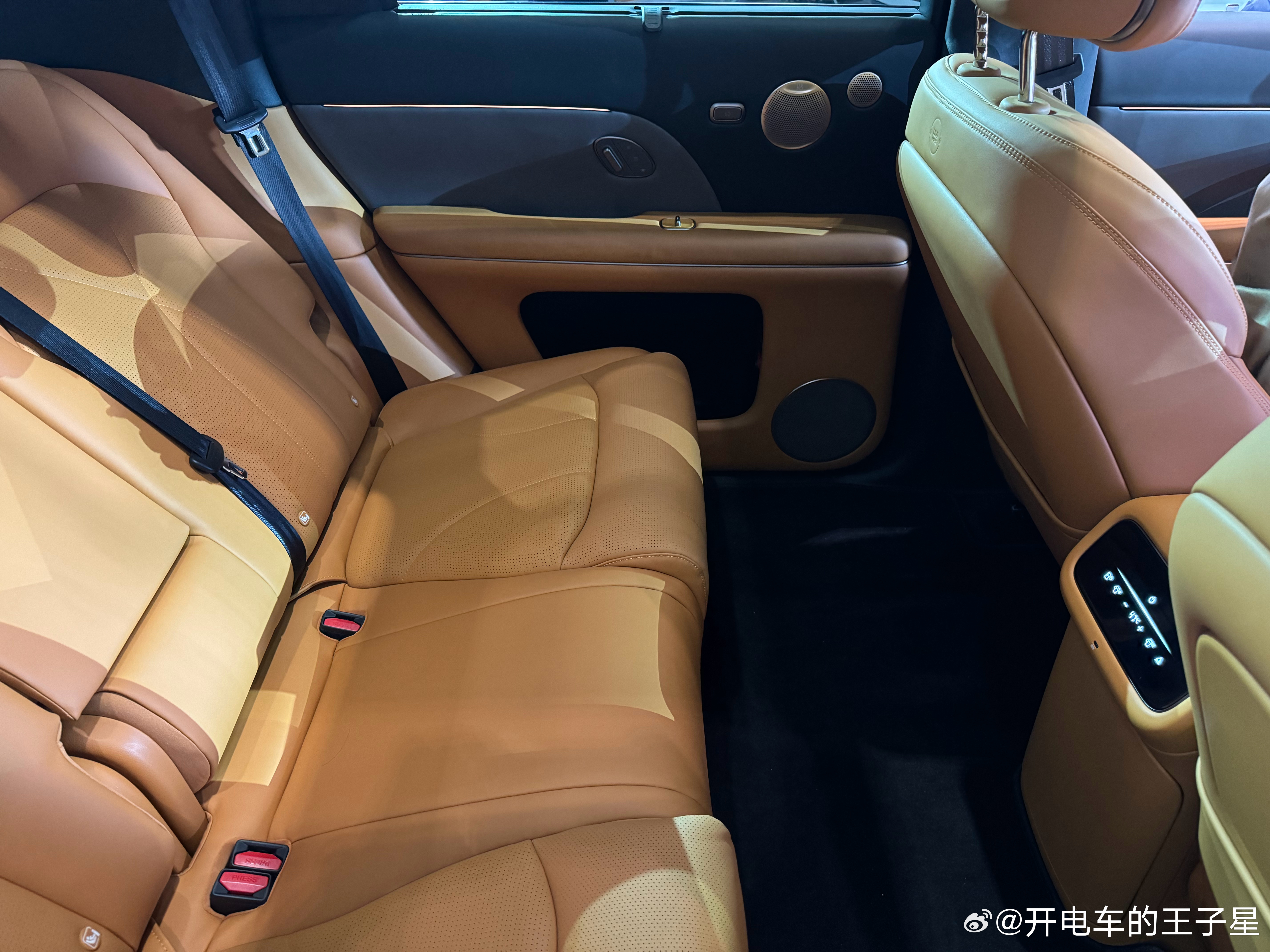 智己LS8预售发布定档3月26日智己ls8跨时代科技旗舰suv智己ls8 到LS