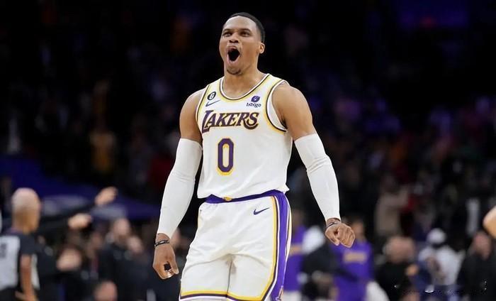 JR-史密斯打抱不平啊

前NBA球员JR-史密斯近日表示他理解为什么湖人这段经