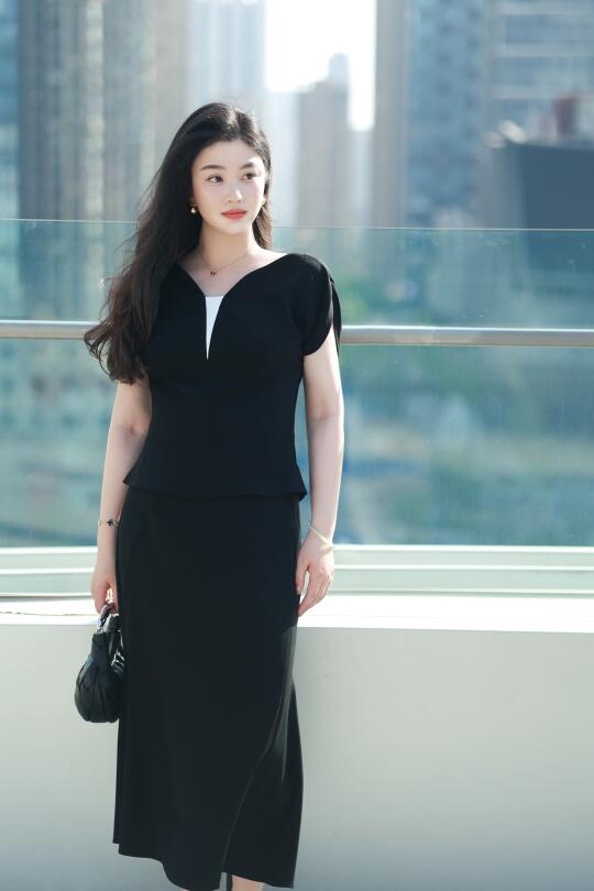 一件黑裙，gets dark force🖤