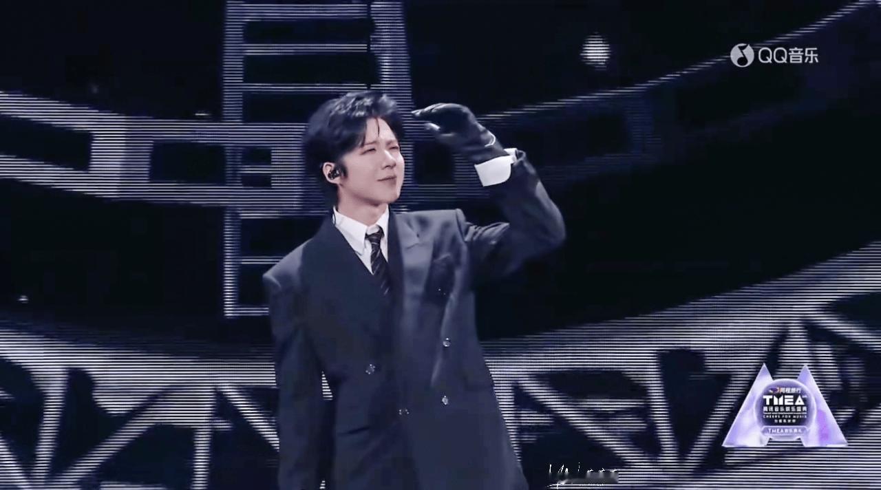 来自上位者的气场与凝视👏👏刘宇宁长靴比我腿长 ​​​