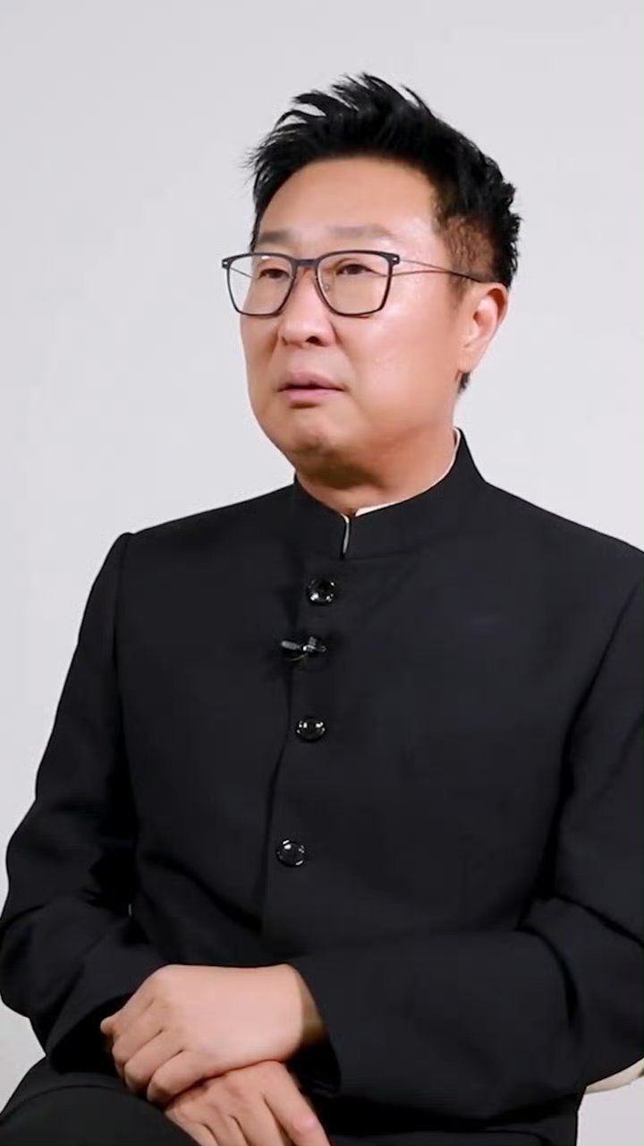 林永健舒适得像在演我周末谁没被林永健的周末松弛感感动？简直是行走的周末教科书！每