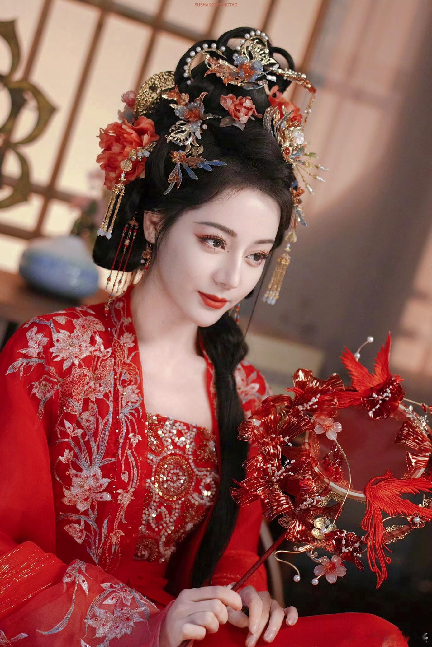 迪丽热巴花魁妆火到AI界了谁看了不说一句迪丽热巴是天选建模脸！天生的高级长相，花