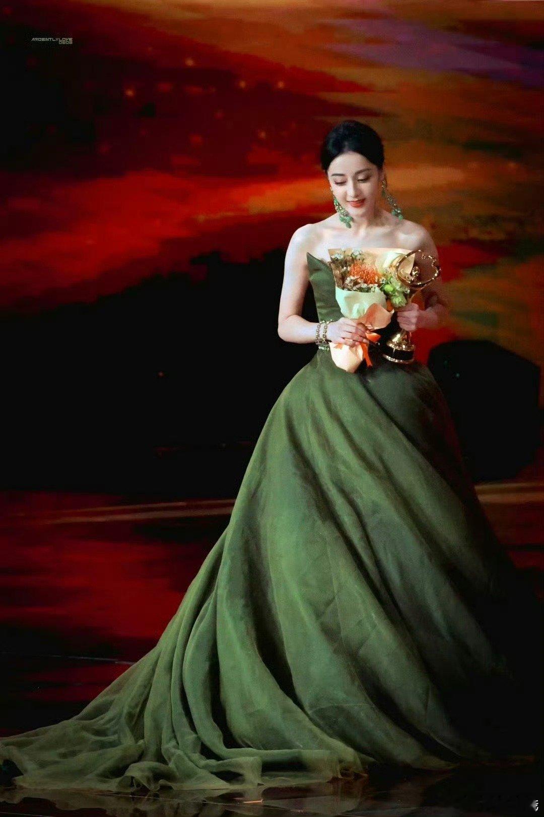 微博之夜迪丽热巴大出圈造型之绿野仙踪 太权威了 