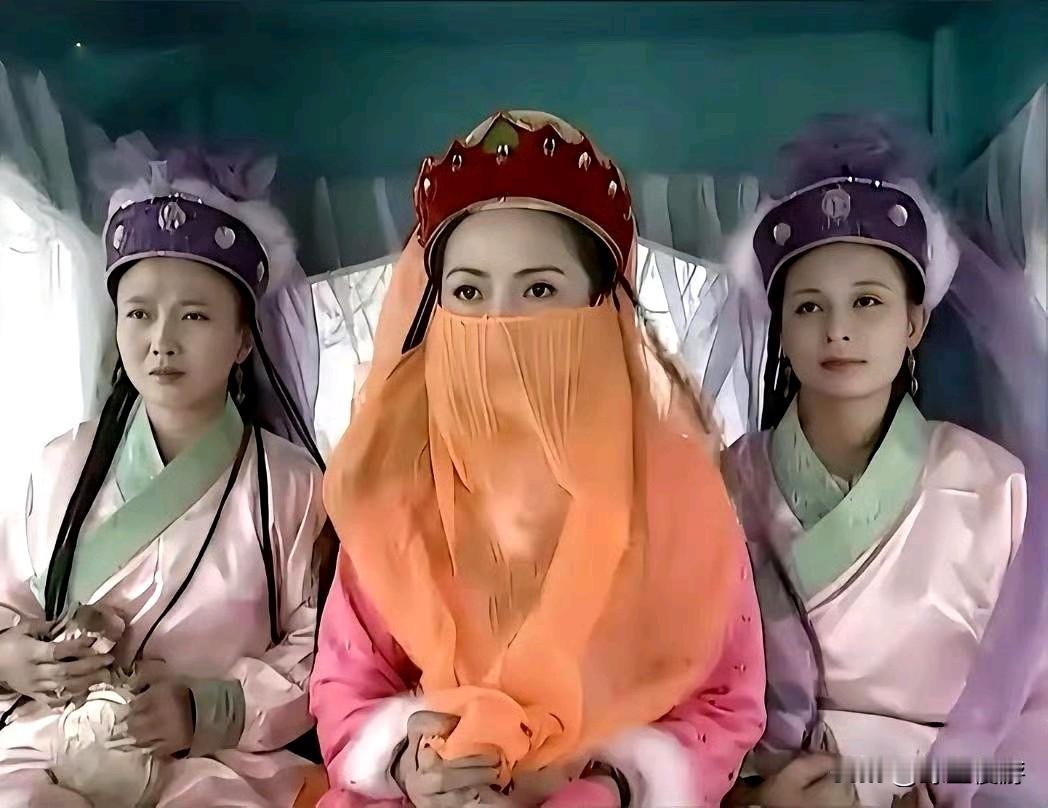 还珠格格里含香被父亲送往大清和亲，蒙丹隐藏起来准备抢人，但他穿得白衣藏的清清楚楚