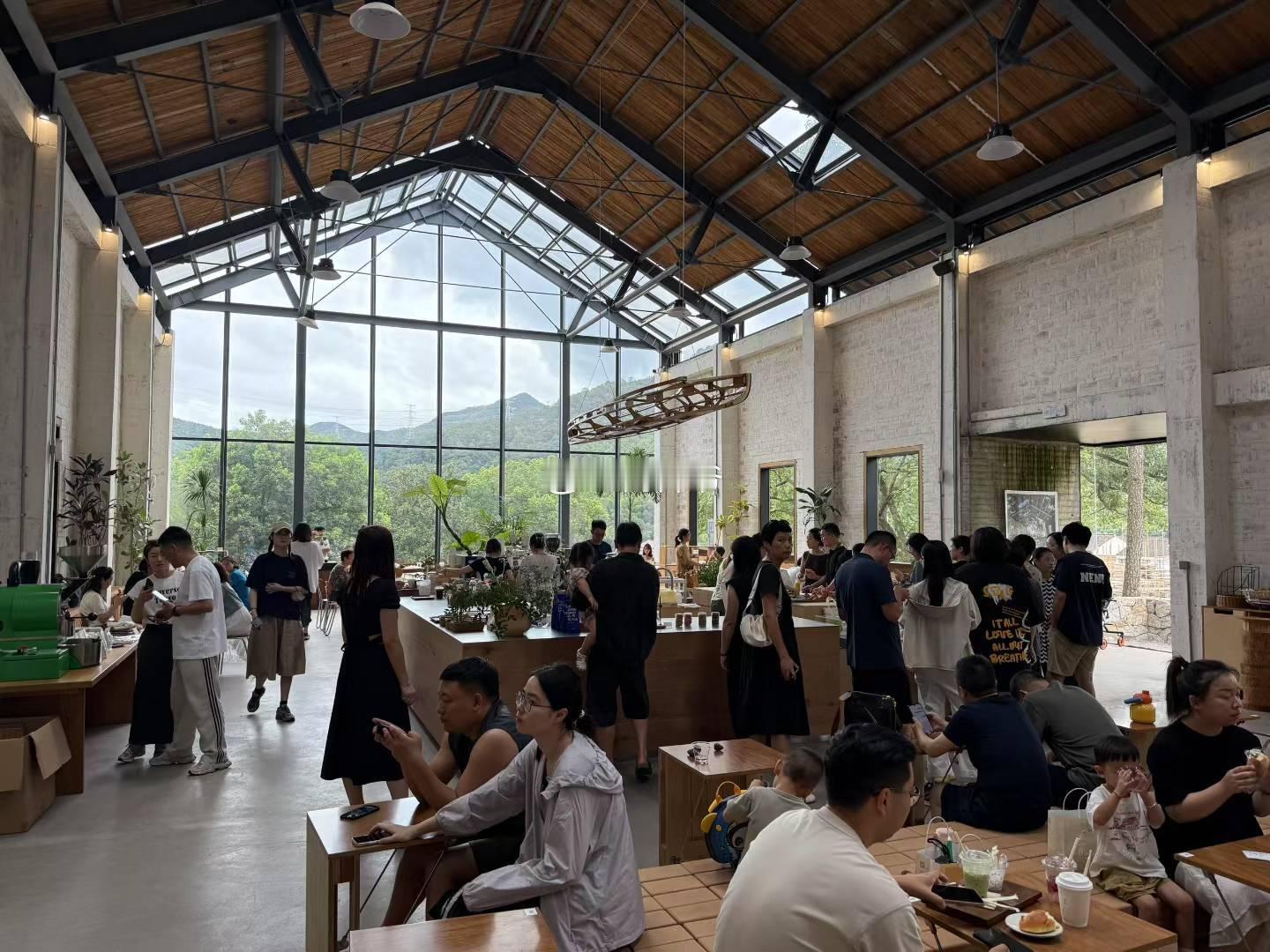 位于绍兴富盛镇的一处乡村面包店。 ​​​