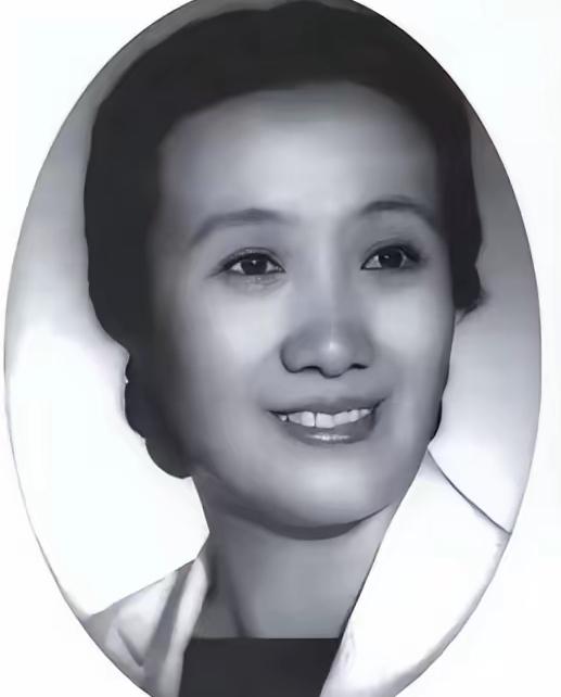 1935年，上海头号大佬杜月笙去锦江饭店用餐，排队2小时都没轮到自己，刚准备发火