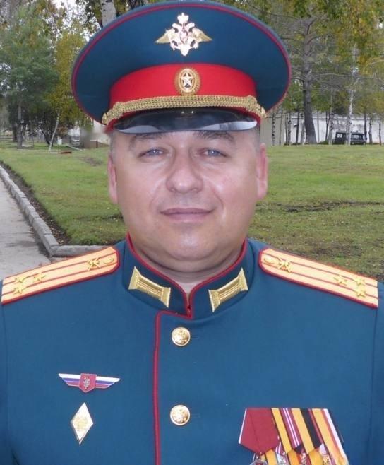 据一些报道称，俄罗斯军队在库皮扬斯克方向的进攻行动由谢尔盖·斯托罗任科中将领导，