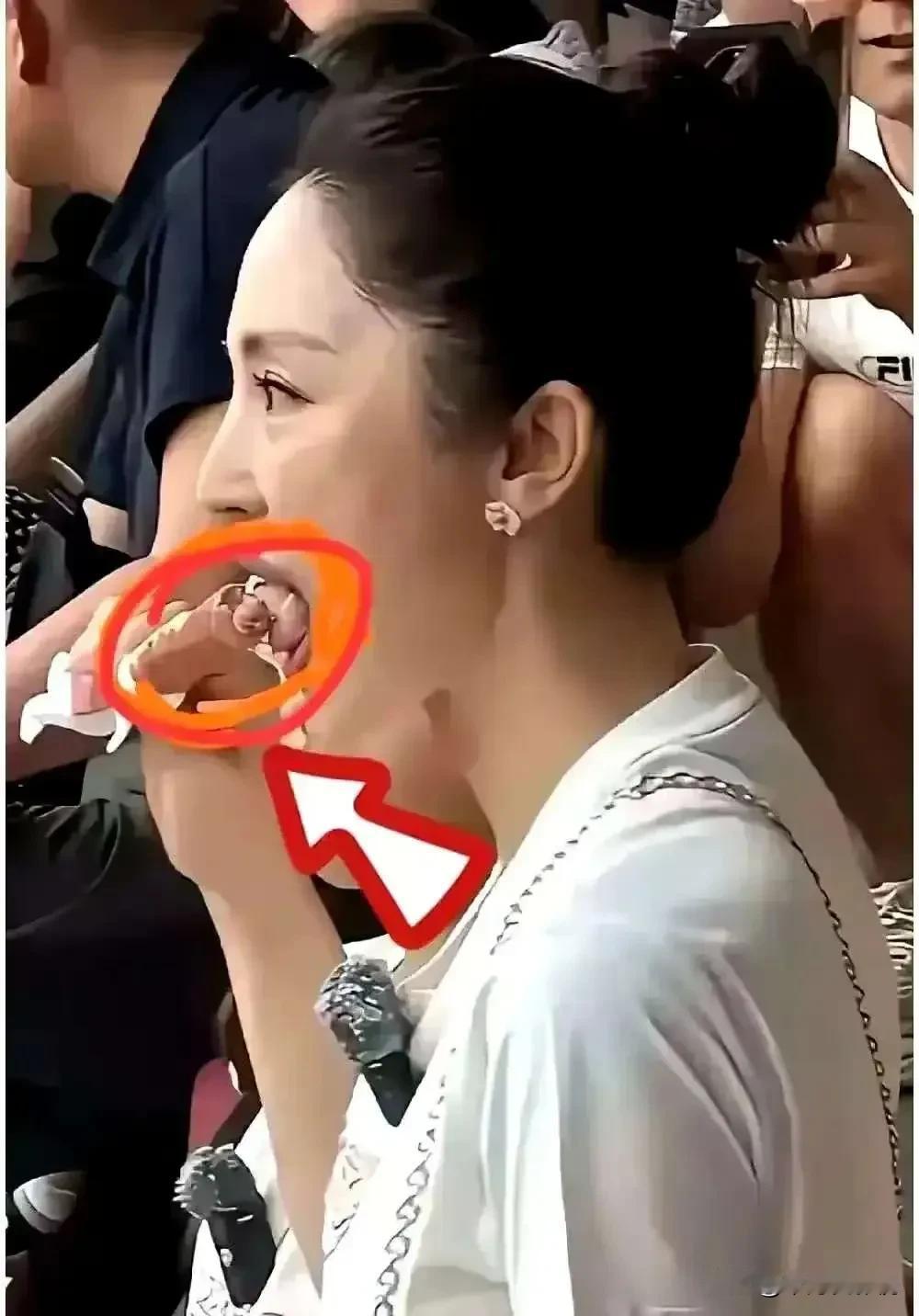 惊！温婉董璇竟打舌钉？今天看到董璇打舌钉的消息，简直不敢相信自己的眼睛，心里那叫