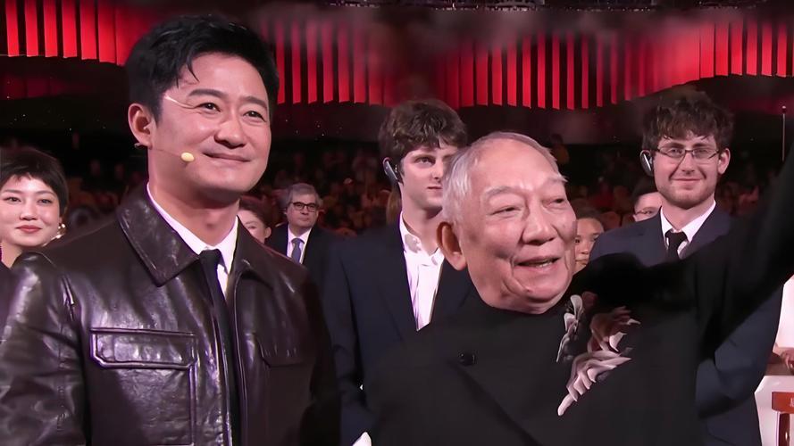 第十六届北影节落幕，81岁功夫宗师袁和平斩获终身成就奖。深耕动作影坛数十年，他打