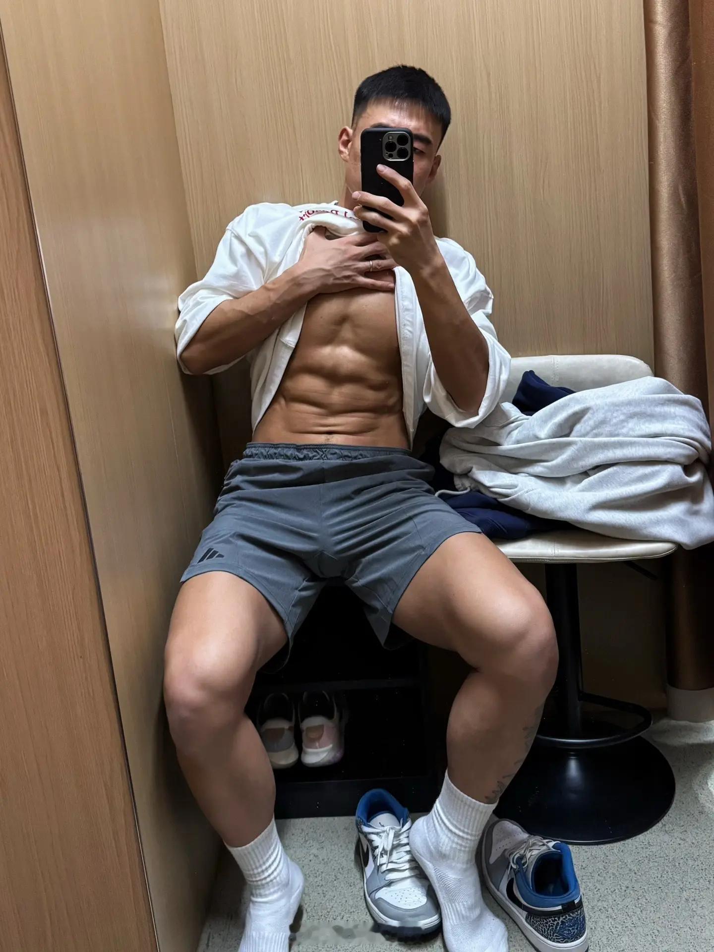 黑皮体育生[doge] 