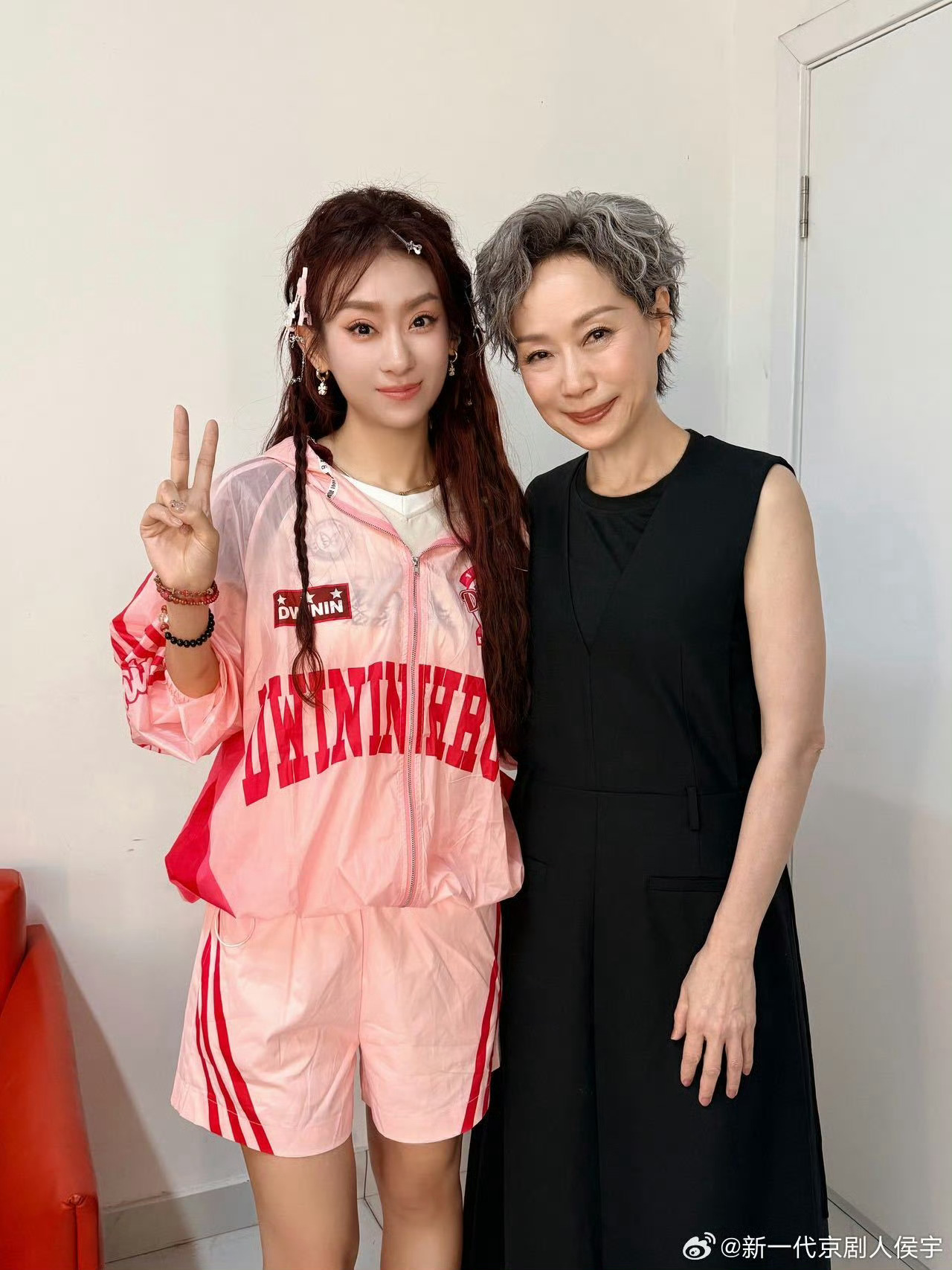 侯宇祝叶童专辑发布顺利 原来侯宇和叶童已经见过好几次了！奇妙的缘分呢~