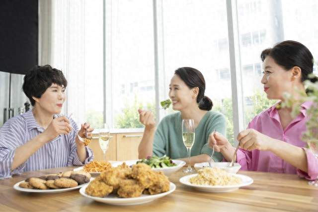女性过了50岁以后，体重能在这个范围，可以说是老得慢的体质