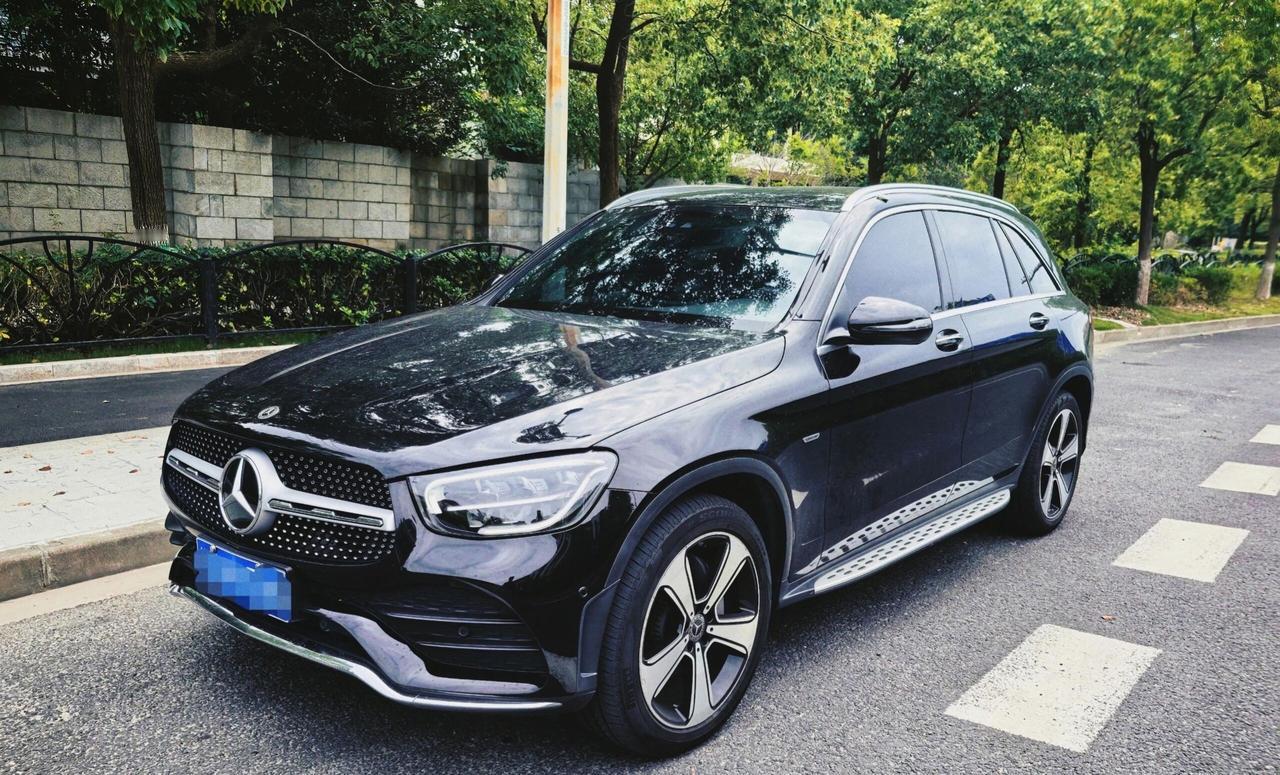 底盘工程师走心评测奔驰GLC300今天试了一辆三年车龄的奔驰GLC300，聊聊感