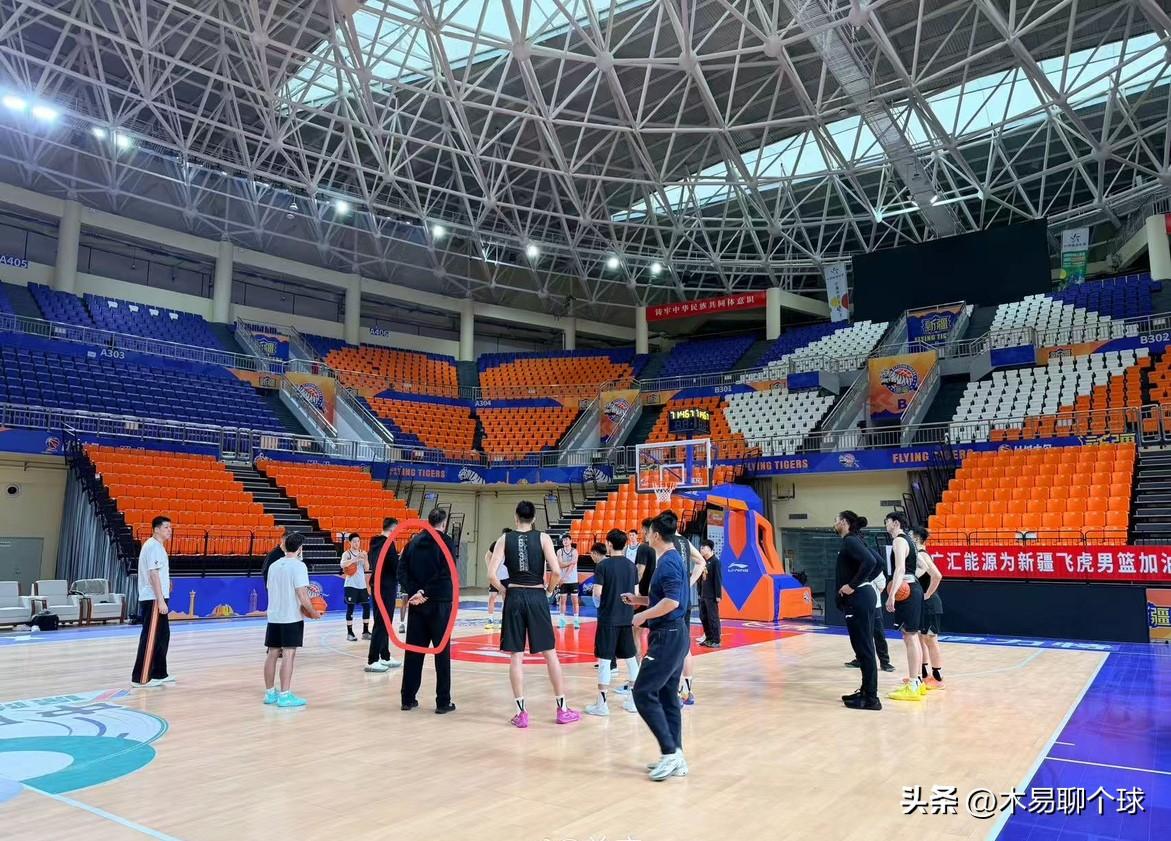 广东男篮最新消息：麦考尔首秀！
广东男篮已于昨日抵达新疆乌鲁木齐，今日，广东男篮