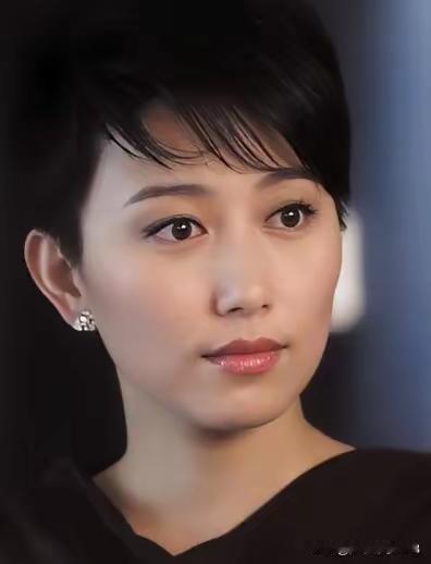 这美女是谁呀？这模样，这气质，这演技，真的都是个个顶尖呀，长的真的是特别的漂亮，