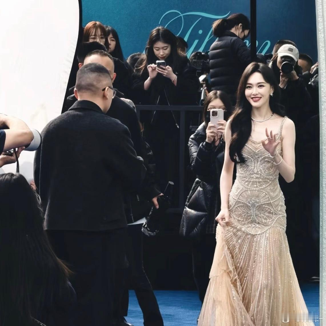 唐嫣还是这么饱满，体态还是这么好，好出众 