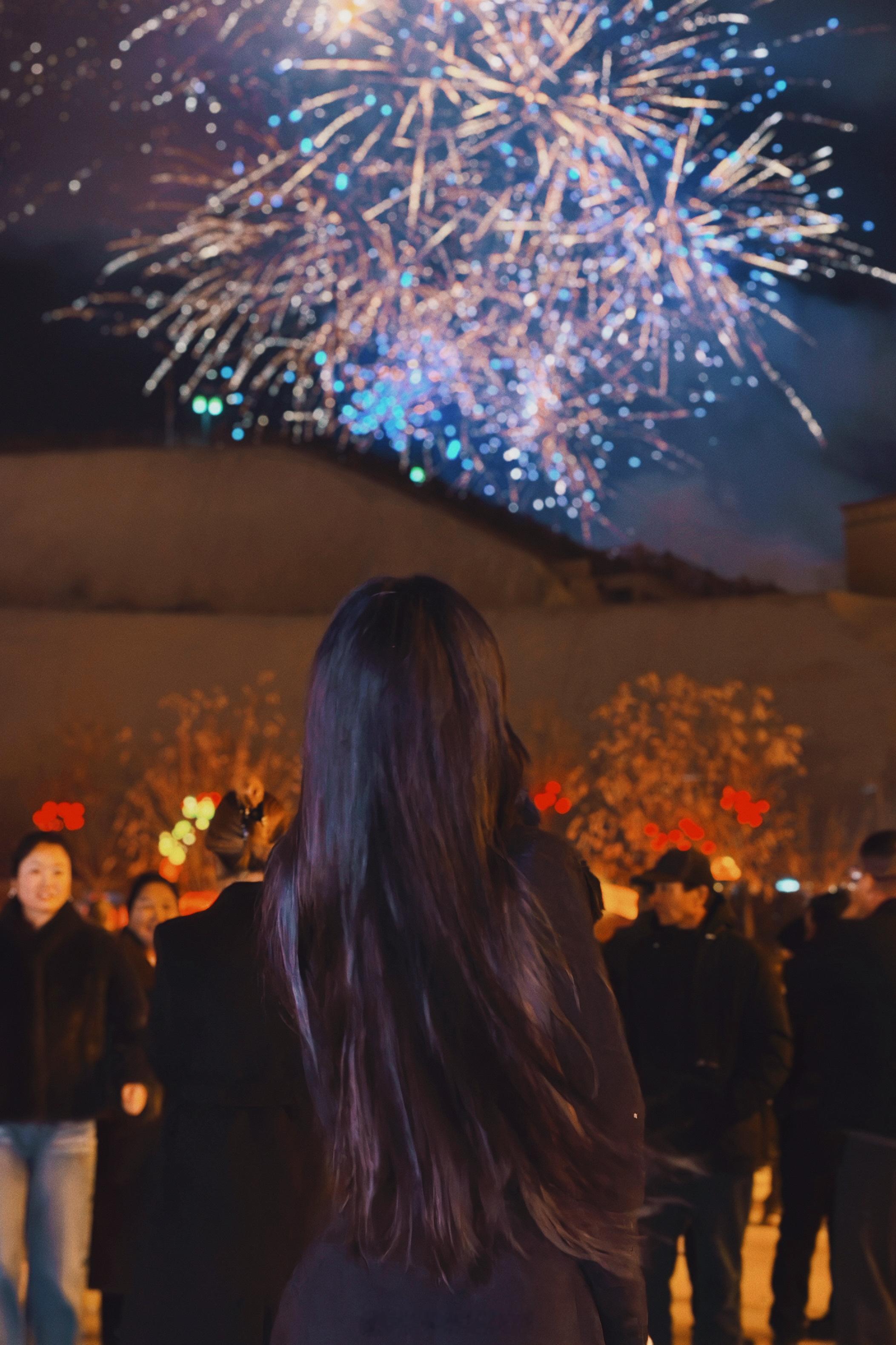 演员陈诗诗 新的一年 我们永远都是我们 新年快乐🏮 