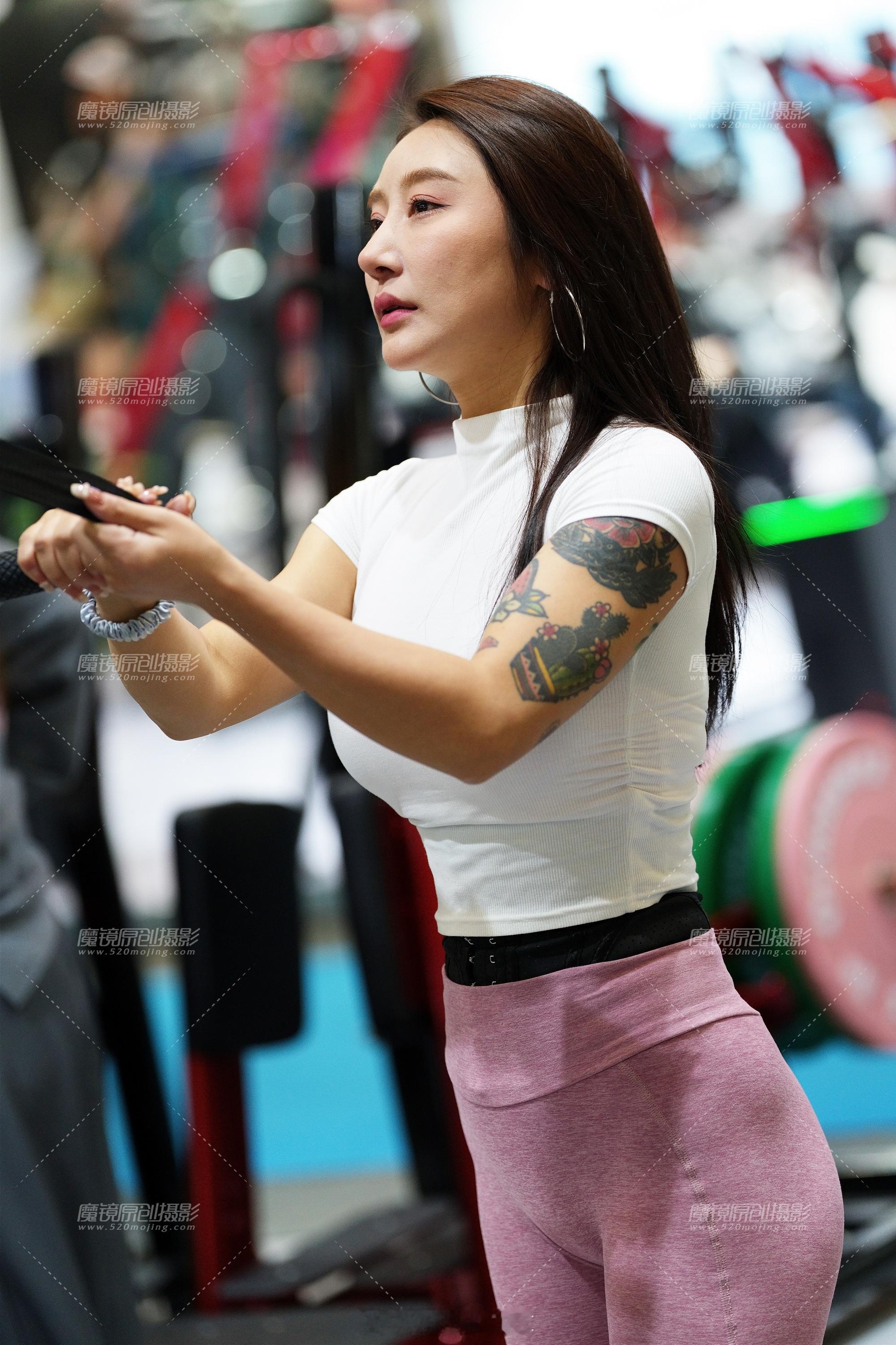 健身人该有的身材！瑜伽装其实也就需要配个色！哎呀好身材ootd ​​​