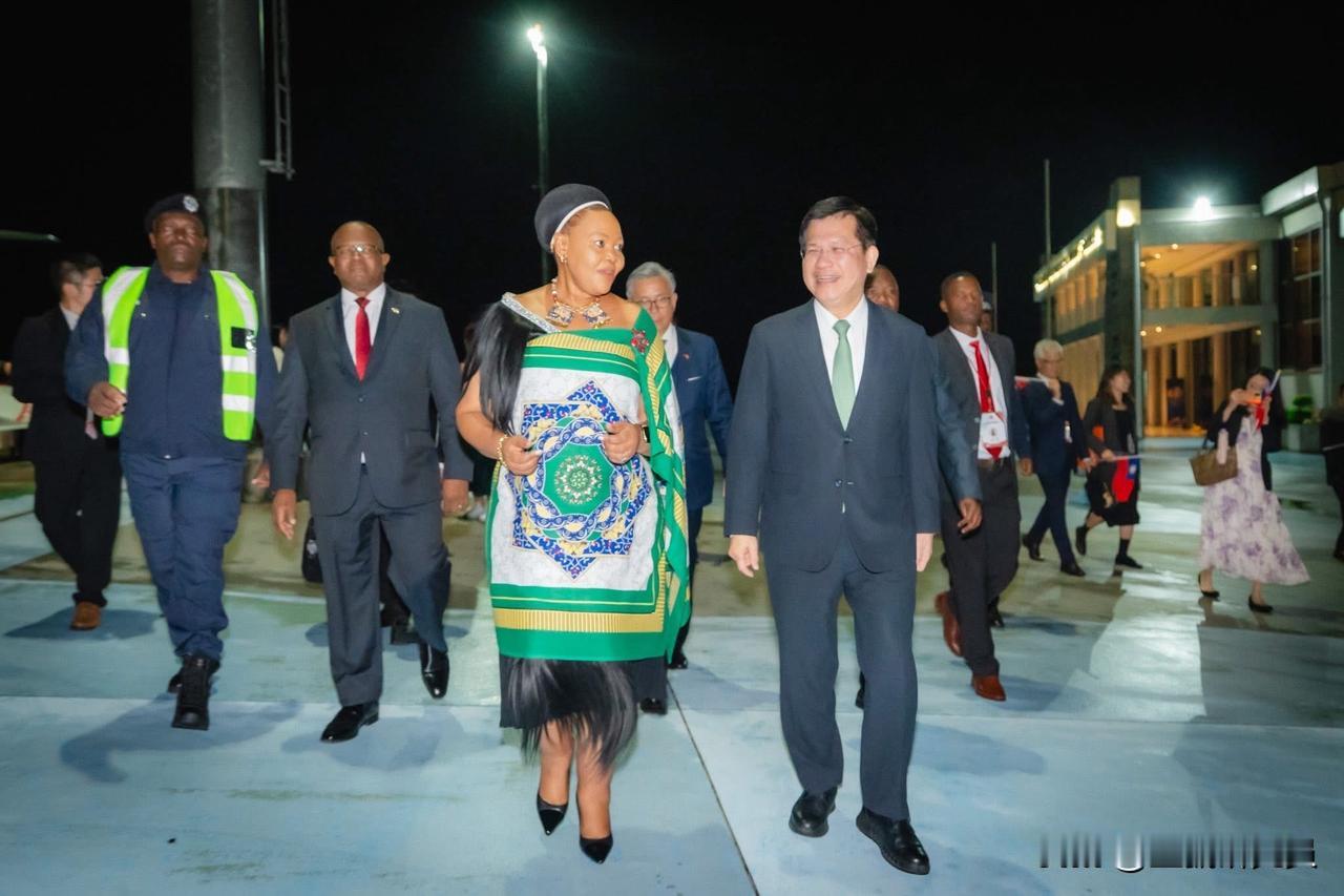 台外事部门负责人林佳龙今（25日）窜访斯威士兰，并在脸书发文叫嚣，他感受到台与斯