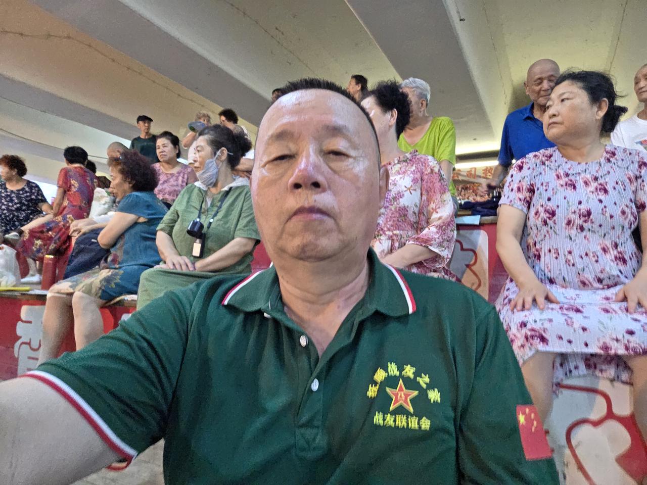 八一建军节新华桥抒怀

新华桥下军歌扬，
九九八一热满腔。
南昌枪响惊长夜，
长