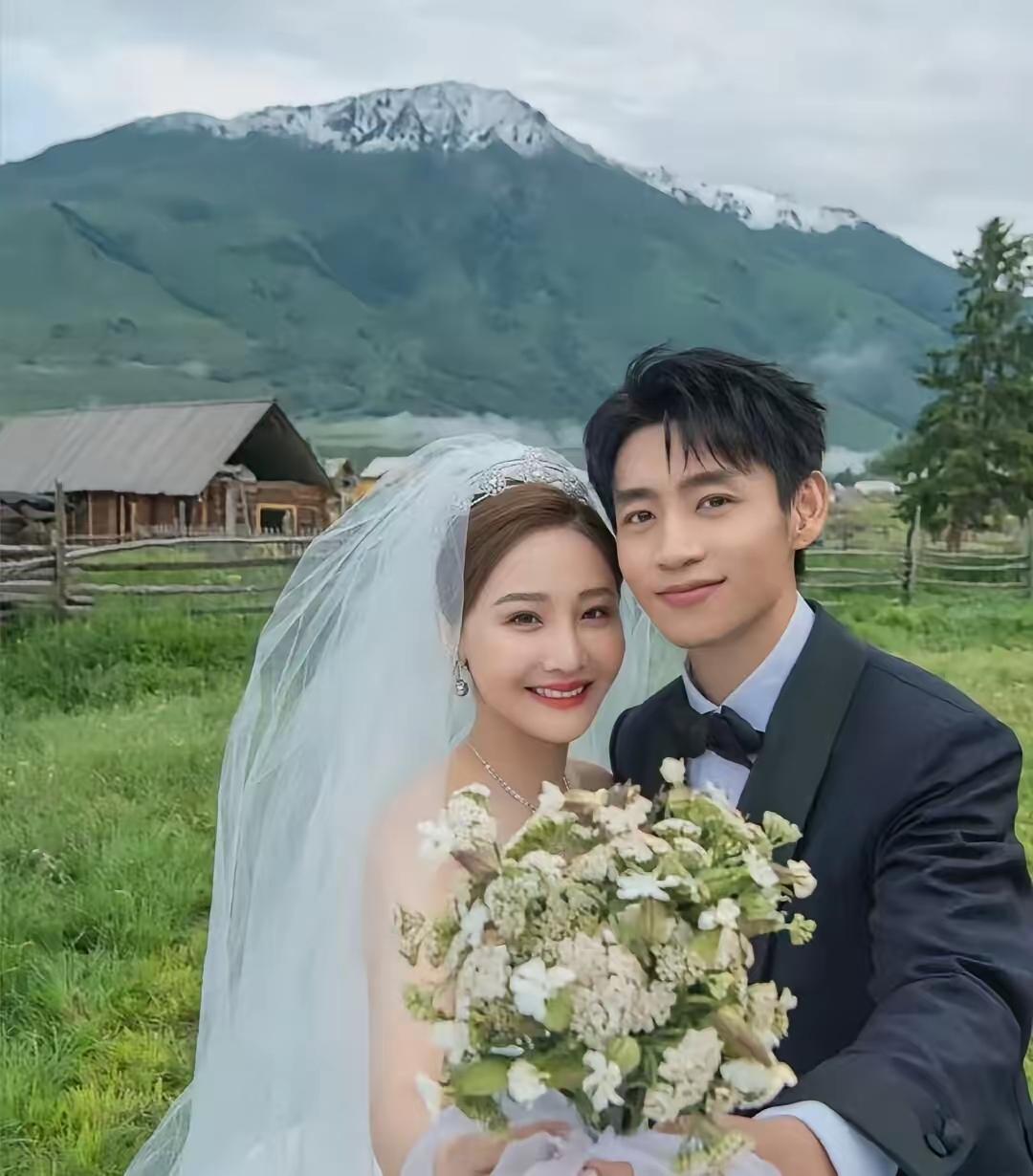 魏晨为什么不会离婚？他的爱，藏在14年的细节里
 
娱乐圈的婚讯像走马灯，今天官