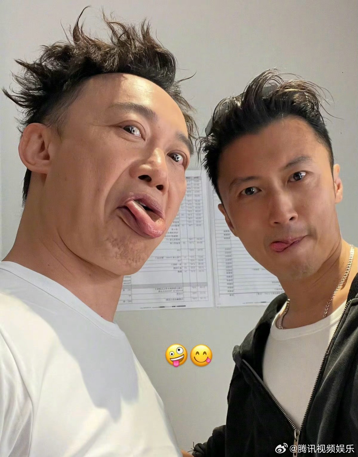 陈奕迅谢霆锋搞怪合照真正的好朋友在彼此面前永远可以做回小朋友！大陈小谢这对老友后