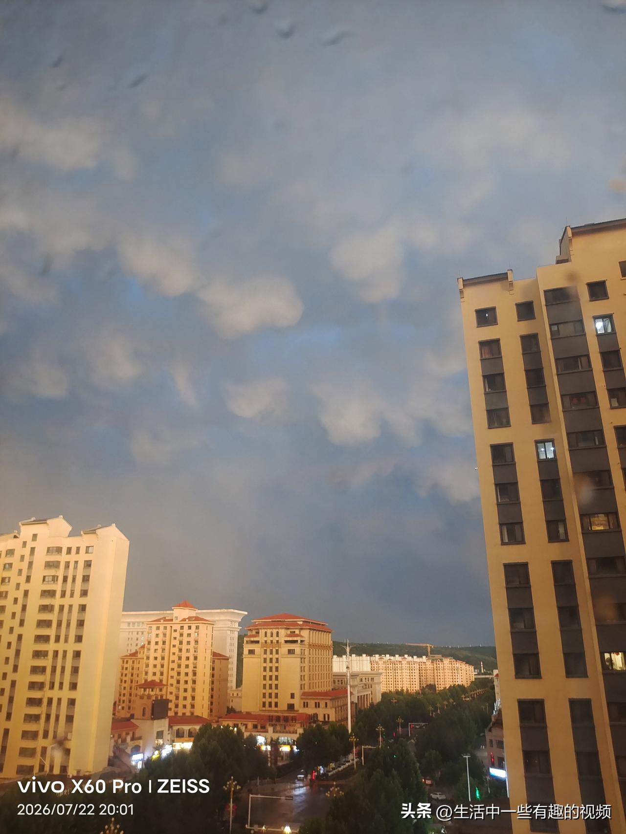 现在的职场真是一言难尽，无关什么工作，都是各种是非，尤其是领导之间！也可能是我太
