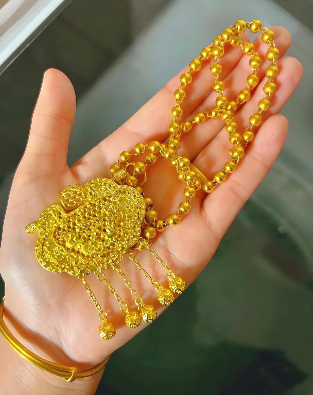 警惕！这种“假黄金”连光谱仪都骗过了，金店老板都中招！

最近黄金圈炸锅了：一种