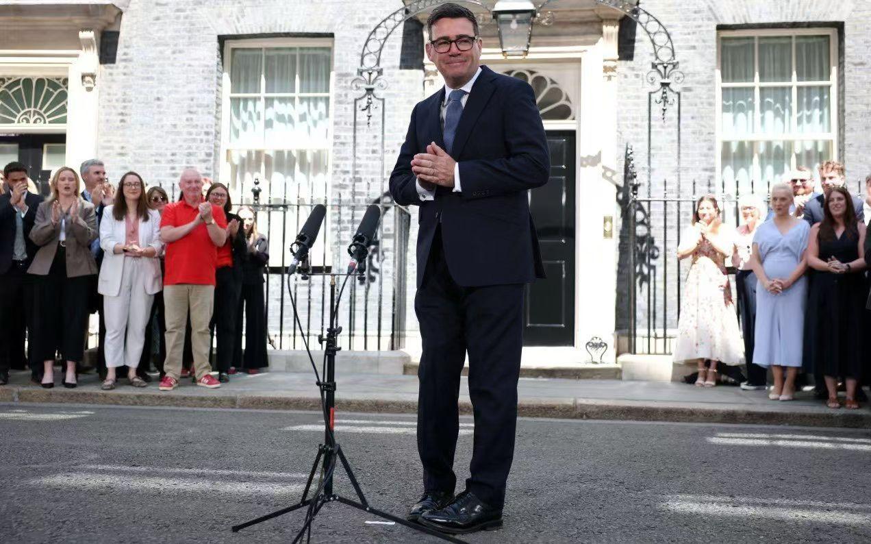 🔥🇬🇧🇺🇦
安迪·伯纳姆成为英国首相，
也是过去十年中的第七位政府首脑