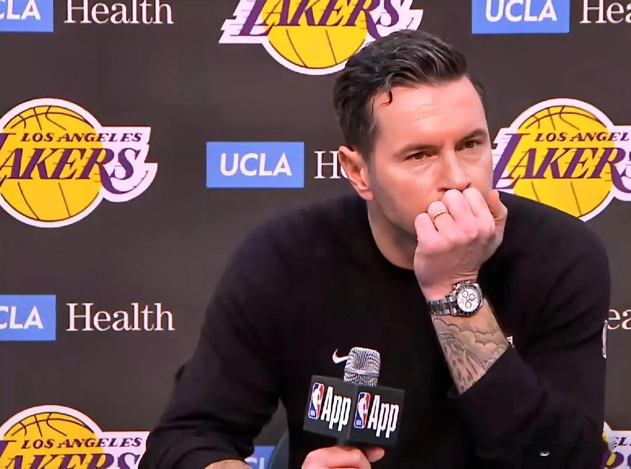 有人撑腰真好啊！

今天，客场作战的湖人队以108-132惨负太阳队，遭遇本赛季