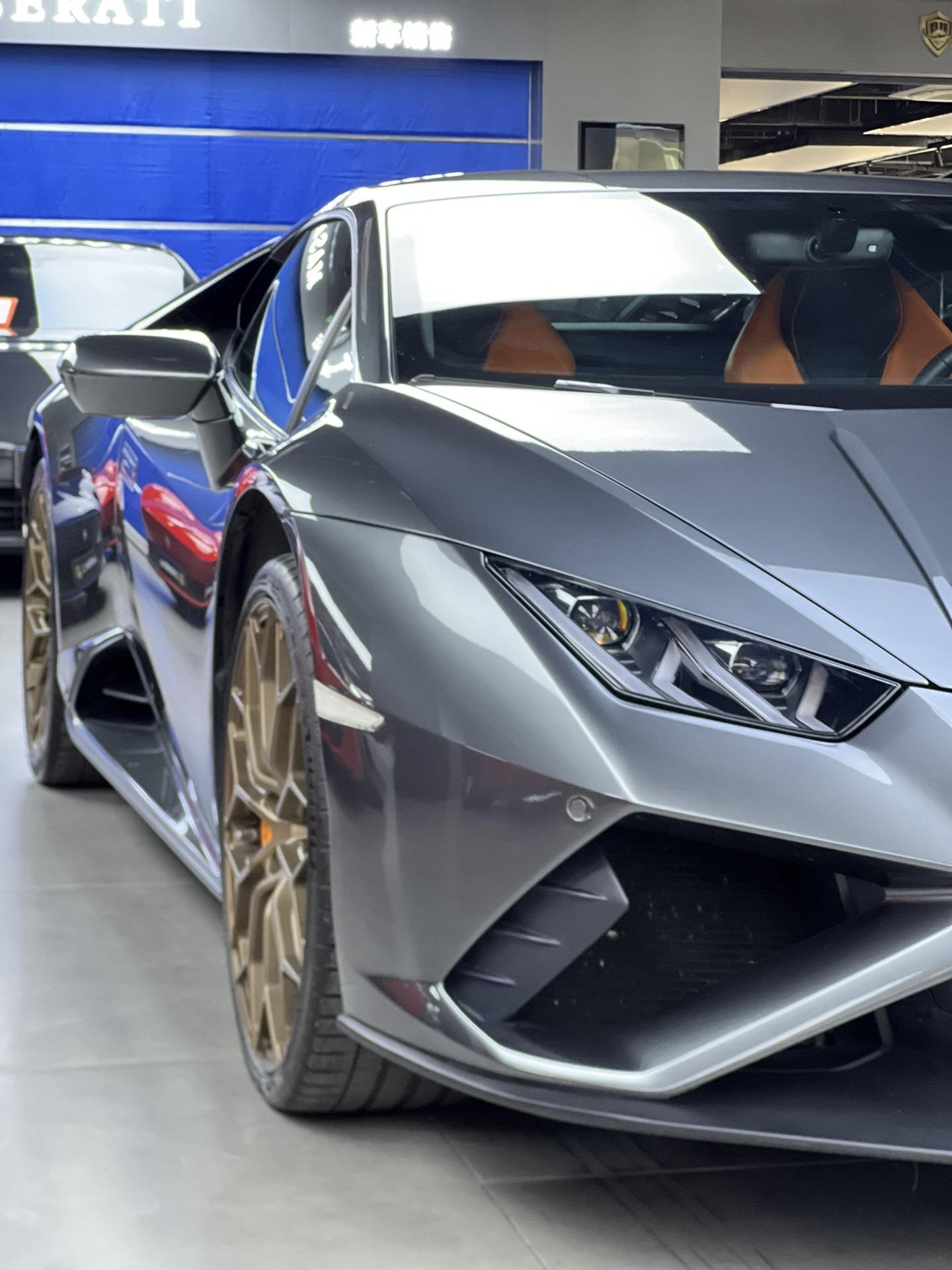 兰博基尼Huracan EVO RWD.灰外 橙内大拼 灰橙真的是比较完美的搭配 战斗又高级 原厂陶刹 21年一万多公里 好车把握