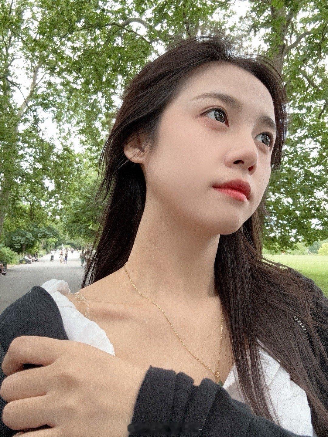 我们终其一生寻找的 应该是自己喜欢的生活方式 和想成为的人  ​​​