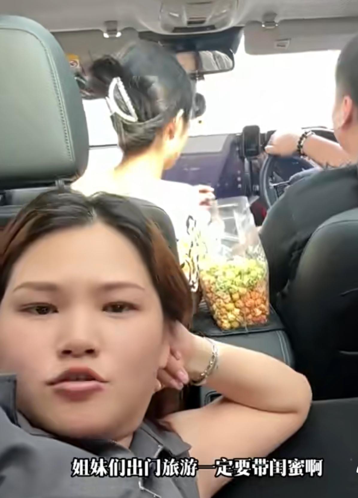 真心劝所有姐妹出门旅游一定要带上闺蜜！
行程分工直接安排得明明白白：老公全程专心