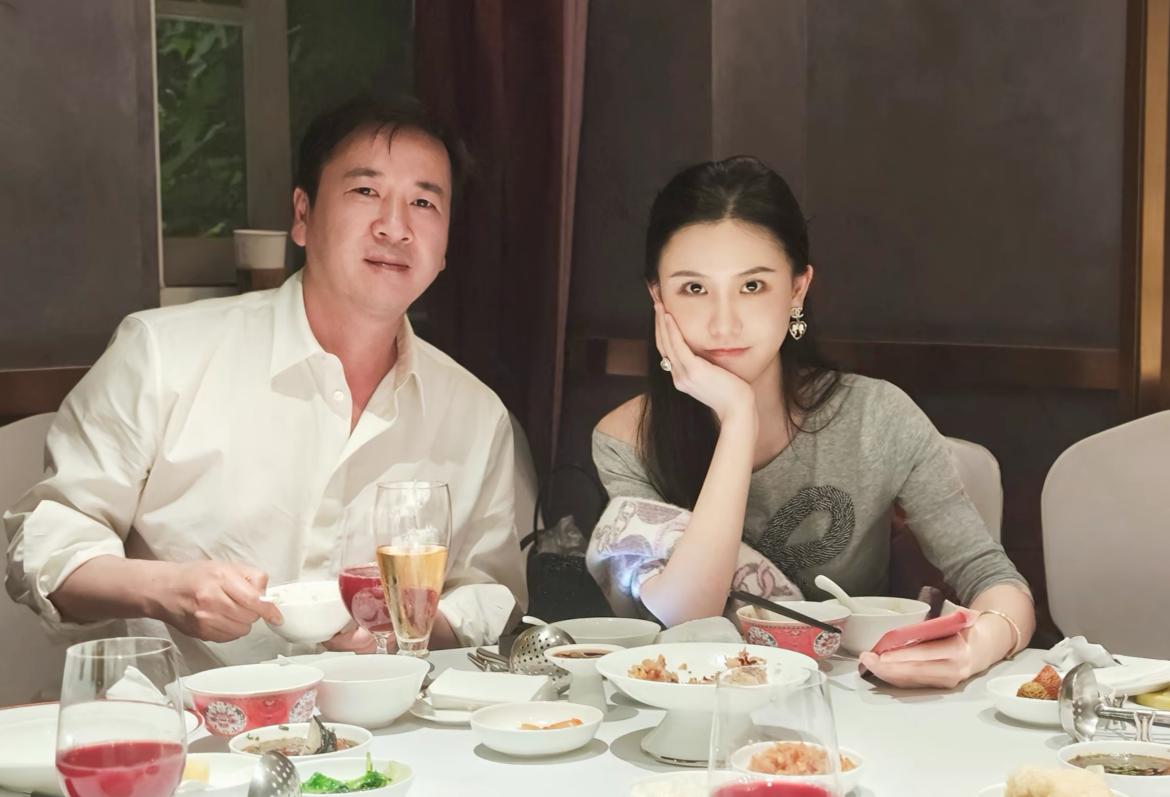 杨钰莹这次算是“报仇”了，而且丝毫没有伤及到自己，也没有提及自己。
果然，岗岗的