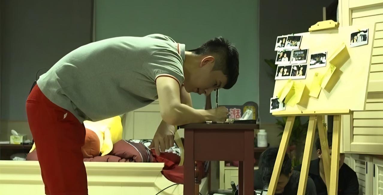 原来他一开始也不是那么瘦的，

梳理发现，

在2013年，他参加节目的时候，发